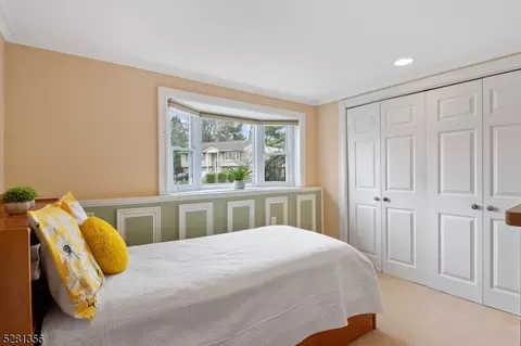 777 Decker Pl, Paramus, NJ 07652 photo 16