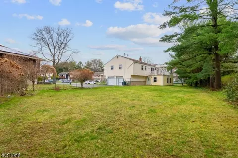 777 Decker Pl, Paramus, NJ 07652 photo 24