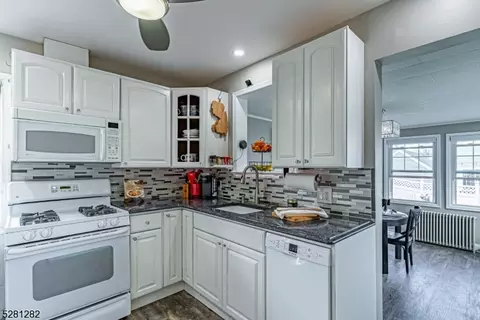 20 Laurel Pl, Nutley, NJ 07110 photo 9