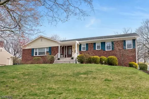 14 Downing Pl, Livingston, NJ 07039
