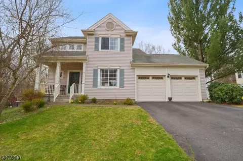32 Crestwood Cir, Mount Olive, NJ 07828