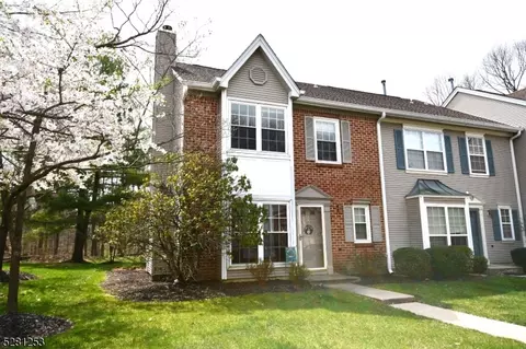 141 Lindsey Ct, Franklin Twp, NJ 08823