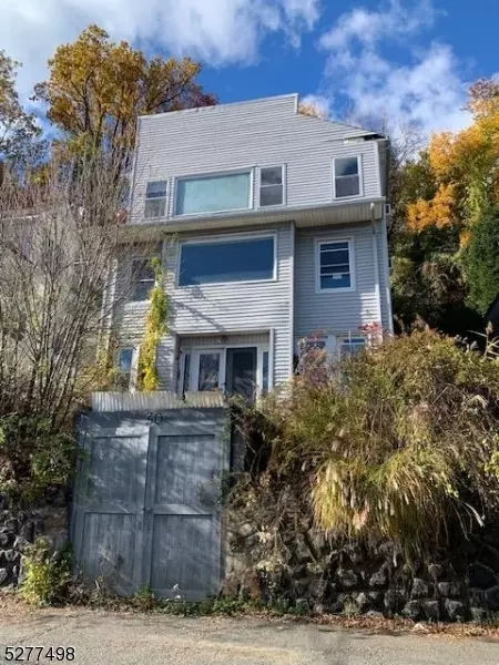 30 Oakdene Ter, Edgewater, NJ 07020