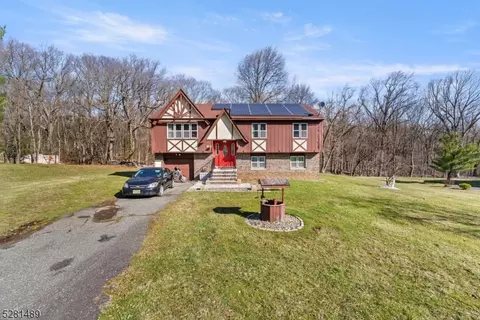 10 Florence Ln, Mine Hill, NJ 07803