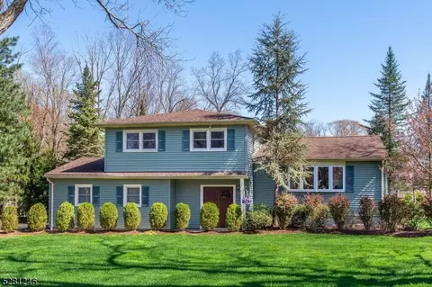 19 Hancock St, Parsippany-troy Hills Twp, NJ 07054