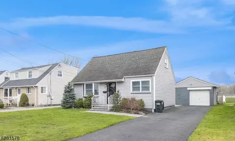 28 Jackson Pl, Moonachie, NJ 07074