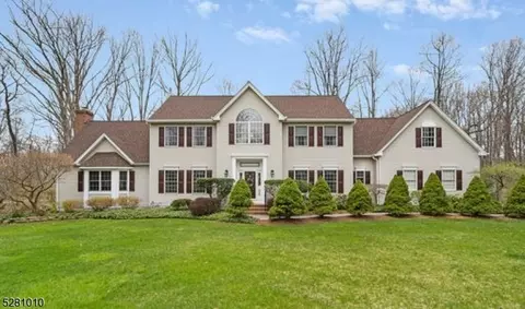 9 Ridge Ln, Hackettstown, NJ 07840