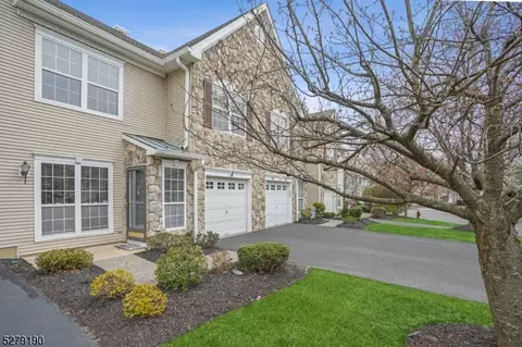 9 Mayflower Dr, Bernards, NJ 07920