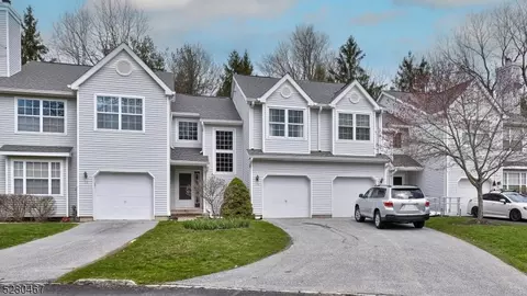 15 Winding Brook Rd, Hamburg, NJ 07419
