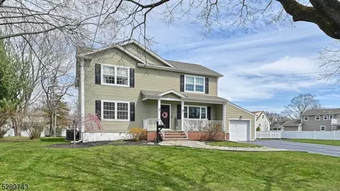 4 Baxter Pl, Pequannock Twp, NJ 07440