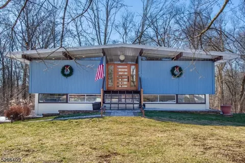 43 Brentwood Dr, East Hanover, NJ 07936