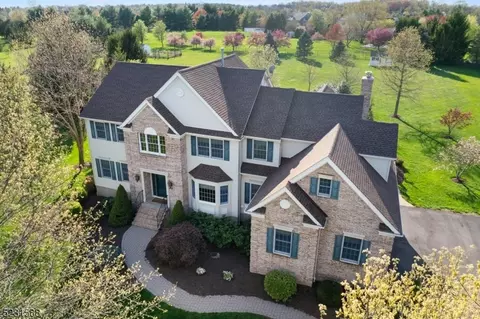13 Horseshoe Dr, Hillsborough, NJ 08844