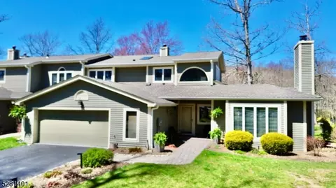 37 Stone Row Ln, Jefferson, NJ 07438