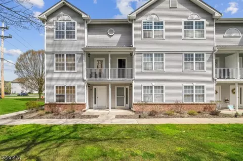 302 Lindsey Dr, Hackettstown, NJ 07840
