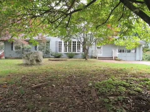 7 Little Philadelphia Rd, Washington, NJ 07882
