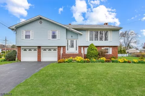 1 Craig Pl, Fairfield, NJ 07004