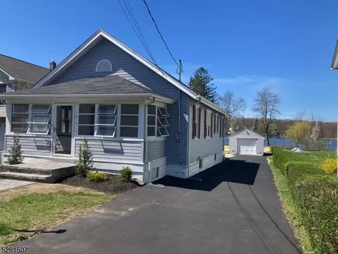 19 Washington St, Roxbury Twp, NJ 07850