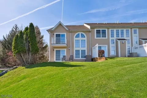 85 Magnolia Way #85, North Haledon, NJ 07508