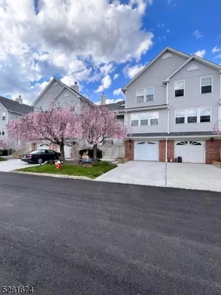 175 Durham Ct, Hackettstown, NJ 07840