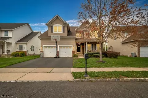 13 Boudinot Ln, Franklin Twp, NJ 08873