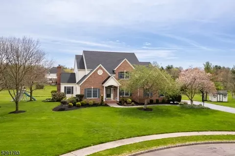 11 Farmstead Ct, Montgomery, NJ 08502