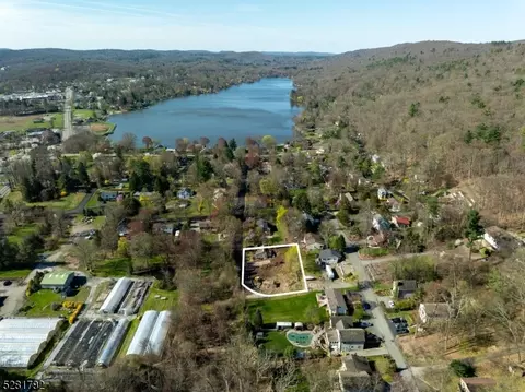 37 Grandview Ln, West Milford Twp, NJ 07480
