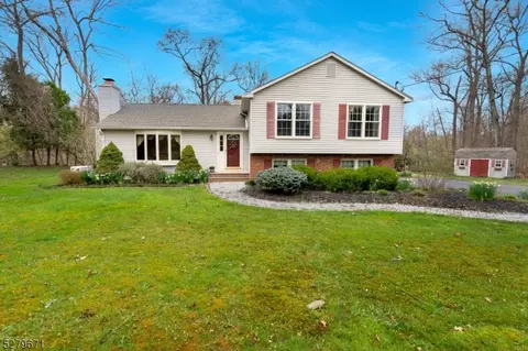 84 Fairview Rd, Frenchtown, NJ 08825