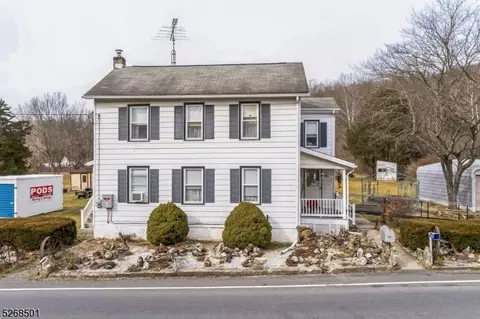 16 Pequest Furnace Rd, White, NJ 07863