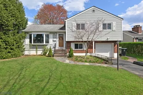 210 Hillcrest Dr, Paramus, NJ 07652