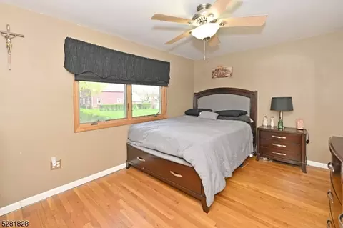 210 Hillcrest Dr, Paramus, NJ 07652 photo 22