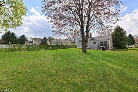 210 Hillcrest Dr, Paramus, NJ 07652 photo 4