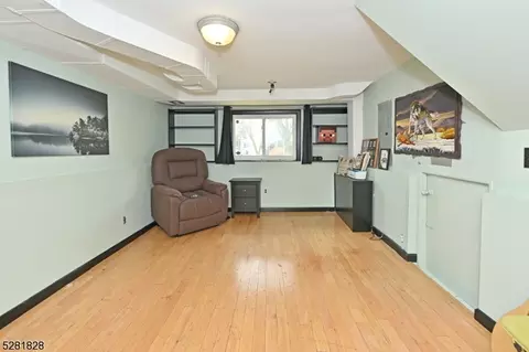 210 Hillcrest Dr, Paramus, NJ 07652 photo 18