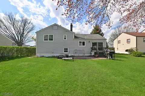 210 Hillcrest Dr, Paramus, NJ 07652 photo 7