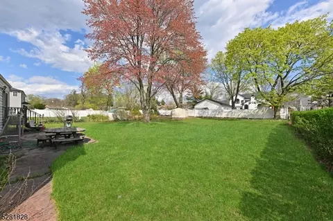 210 Hillcrest Dr, Paramus, NJ 07652 photo 2