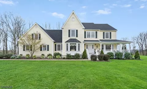32 Ranney Rd, Washington Twp, NJ 07853