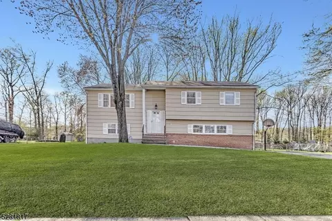 17 Hilltop Rd, Edison, NJ 08820