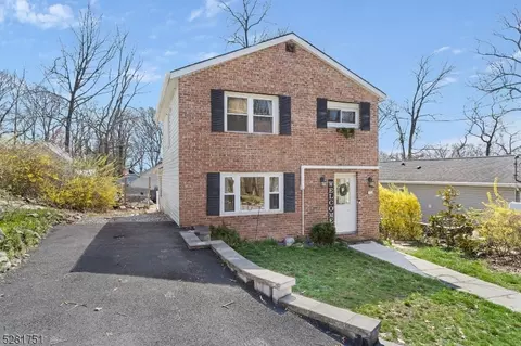21 Harvard Trl, Hopatcong, NJ 07843