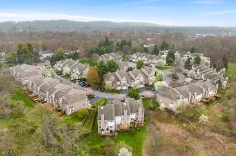 27 Stonehedge Rd, Long Hill, NJ 07946