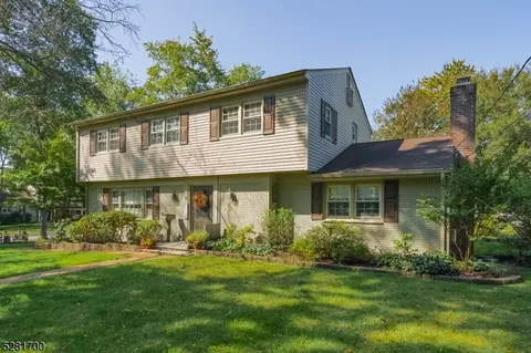 8 Powderhorn Way, Berkeley Heights, NJ 07922