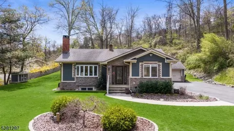 9 Horseneck Rd, Montville, NJ 07045