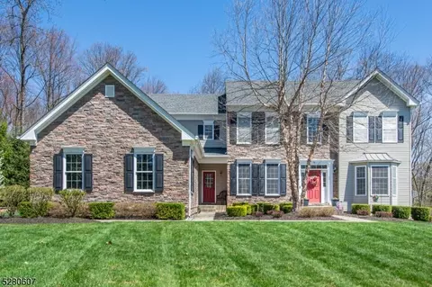 6 Sovereign Dr, Mount Olive, NJ 07836