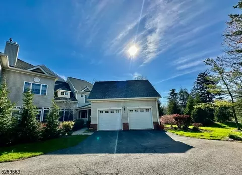 11 Chamberlin Way, Martinsville, NJ 08836