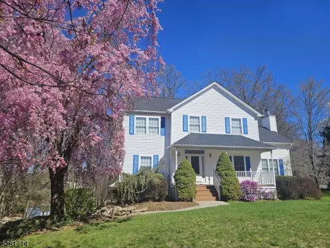 111 Stonehedge Ln, Sparta, NJ 07871
