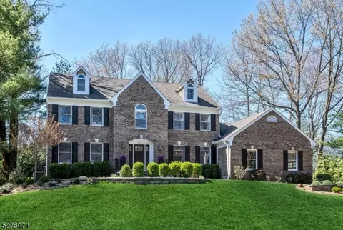 15 Yeomans Ln, Allendale, NJ 07401
