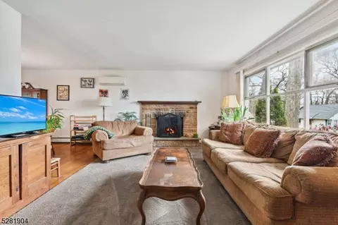 129 Algonquin Trl, Wayne, NJ 07470 photo 4