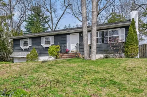 129 Algonquin Trl, Wayne, NJ 07470