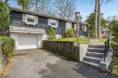 129 Algonquin Trl, Wayne, NJ 07470 photo 2