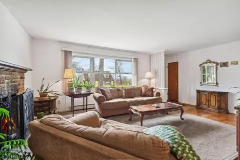 129 Algonquin Trl, Wayne, NJ 07470 photo 5