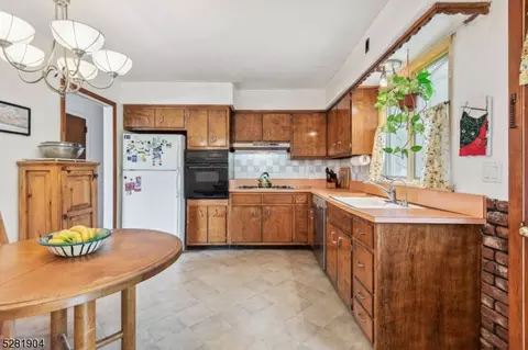 129 Algonquin Trl, Wayne, NJ 07470 photo 8