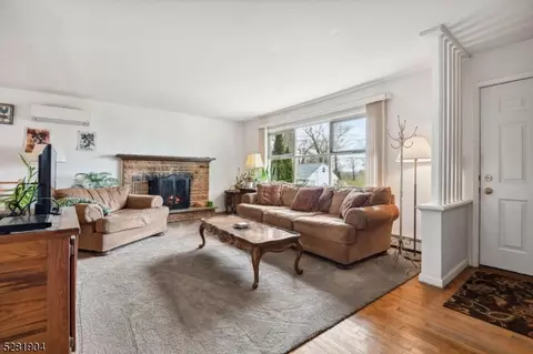 129 Algonquin Trl, Wayne, NJ 07470 photo 3